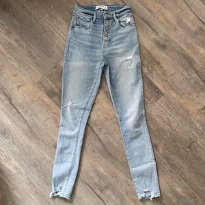 Abercrombie Curve Love High Rise Super
Skinny Ankle Jeans 24L